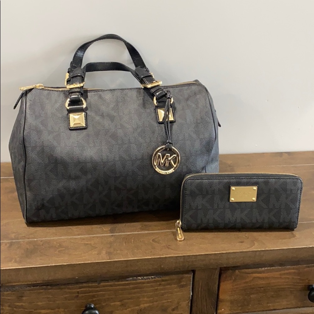 Michael Kors purse and wallet set